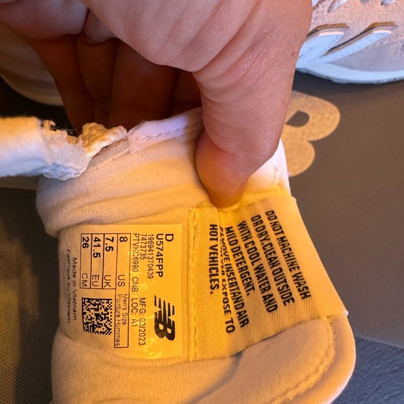 574 New Balance Sneakers - Picture 5 of 5